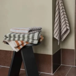 Arto badehåndkle 140x70 cm beige/orange brede striper