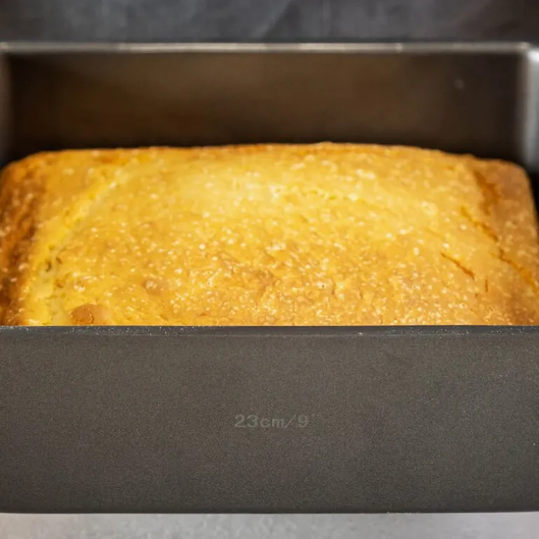 Bakeform firkantet med avtakbar bunn 23 cm grå