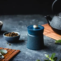 Bali pepperkvern i støpejern 8 cm blå