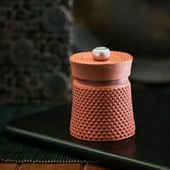 Bali pepperkvern i støpejern 8 cm oransje