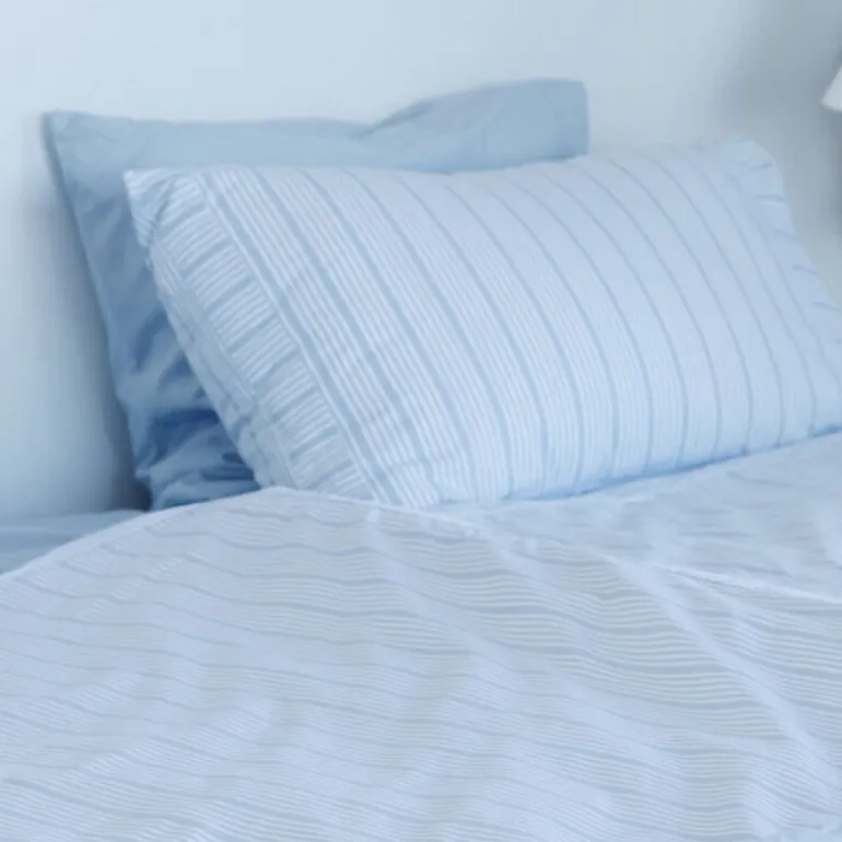 Bedding Collection dynetrekk 140x220+50x70 cm powder blue stripes