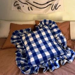 Bell putetrekk med volang 50x50 cm klarblå