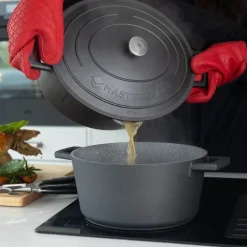 Cast Aluminium oval gryte med selvøsende lokk og sil 6L svart