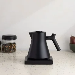 Corvo EKG Pro vannkoker med termostat 0,9L matt svart