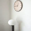 Dark oak powder veggklokke 28 cm rosa linoleum m/svart viser