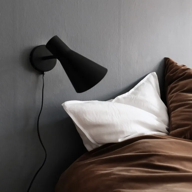 DL12 vegglampe 20 cm svart