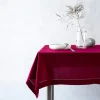 Duk med brodert hullsøm 340x140 cm mørkerød