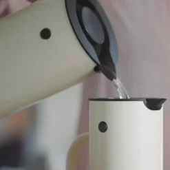 EM77 vannkoker 1,5L sand