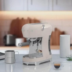Espressomaskin ECF02 1L krem