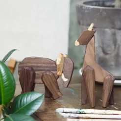 Far elefant trefigur 16 cm valnøtt/ask