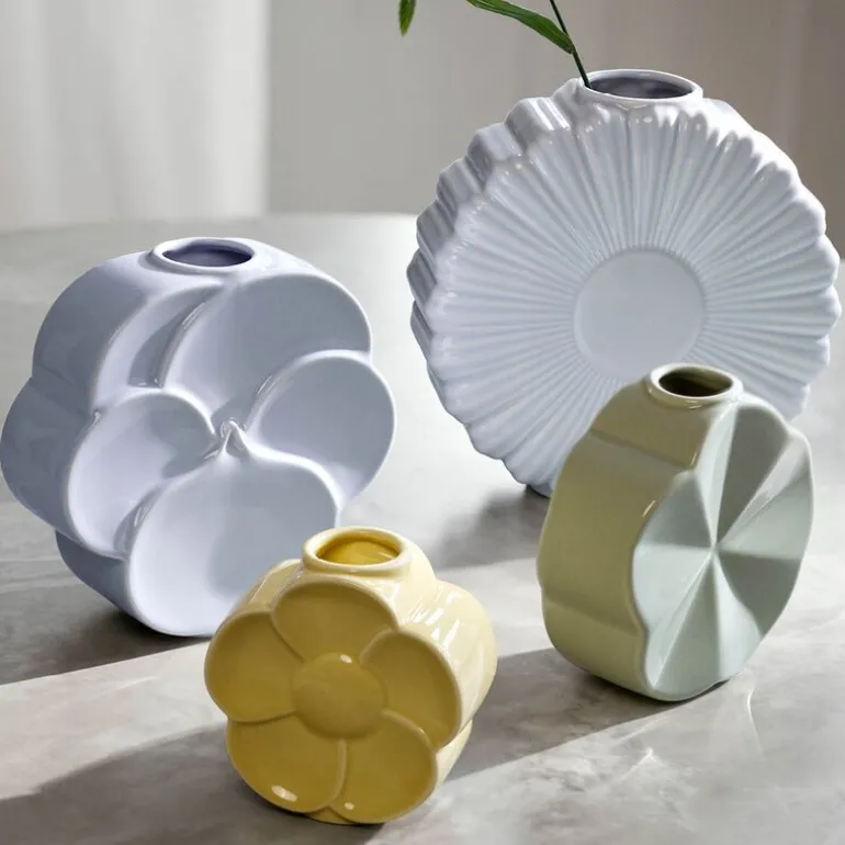 Flower vase smørblomst 11,5 cm sand