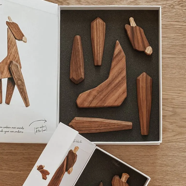 Giraff trefigur 23 cm valnøtt/ask