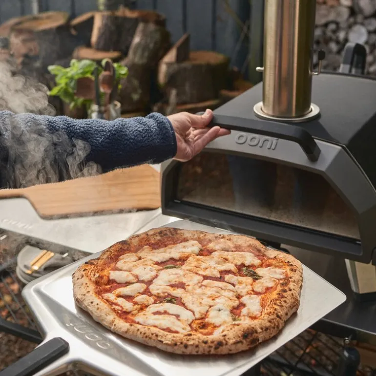 Karu 2 Pro pizzaovn vedfyrt/gass 16" svart