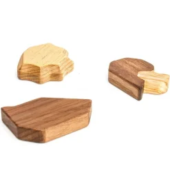 Liten andunge trefigur 8 cm valnøtt/ask