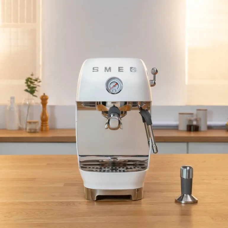 Manuell espressomaskin med Cold Brew ECF03 hvit