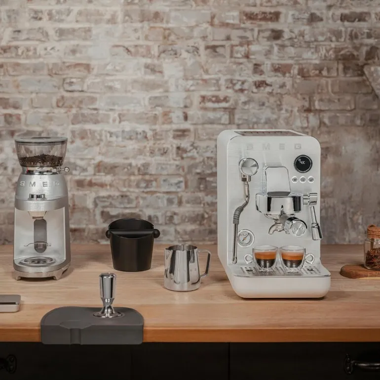 Minipro espressomaskin EMC02 1,7L hvit