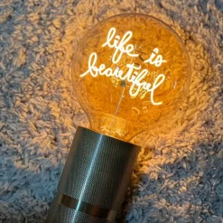 MITB lyspære LED 17 cm Life Is Beautiful ravfarget