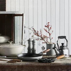 Munkepanne i støpejern 20 cm black