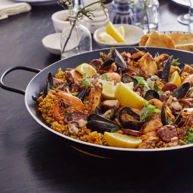 Nonstick paellapanne 38 cm svart