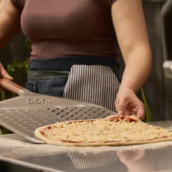 Pizzaspade perforert 36 cm valnøtt