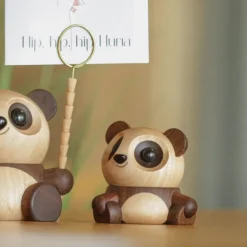 Pom Pom panda trefigur 6 cm valnøtt/lønn