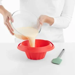 Puddingform i silikon med fat 1,3 L rød/hvit