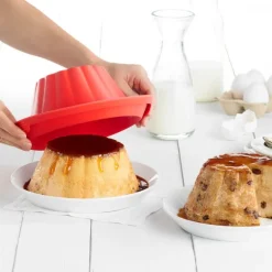 Puddingform i silikon med fat 1,3 L rød/hvit