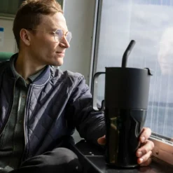 Rise Tumbler 77 cl med sugerør svart