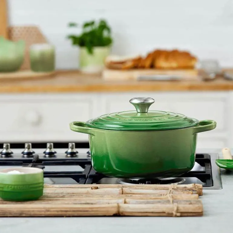 Signature støpejernsgryte rund 24 cm 4,2L bamboo green