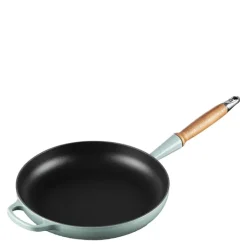 Signature støpejernspanne med trehåndtak 28 cm sea salt