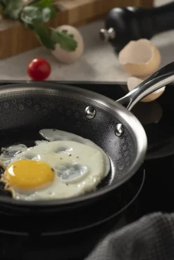 Signerat stekepanne strukturert ståloverflate 20 cm rustfritt stål
