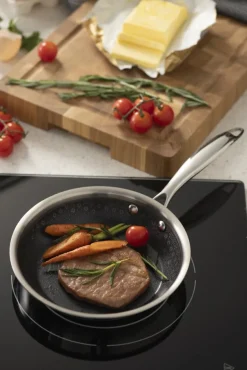Signerat stekepanne strukturert ståloverflate 20 cm rustfritt stål