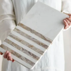 Skjærebrett Novelle i marmor 38x22,5x1,5 cm hvit