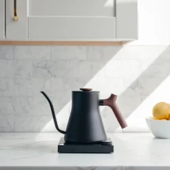 Stagg EKG Pro vannkoker med termostat 0,9L matt svart/valnøtt
