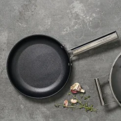 Stekepanne 24 cm svart