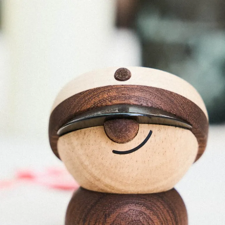 Student trefigur 4,5 cm gummitre/sapele/lønn