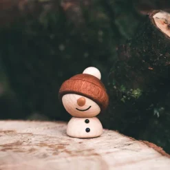Sundae snømann trefigur 6 cm sapele/lønn