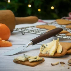 Treskaft knivsett med ost-og smørkniv valnøtt