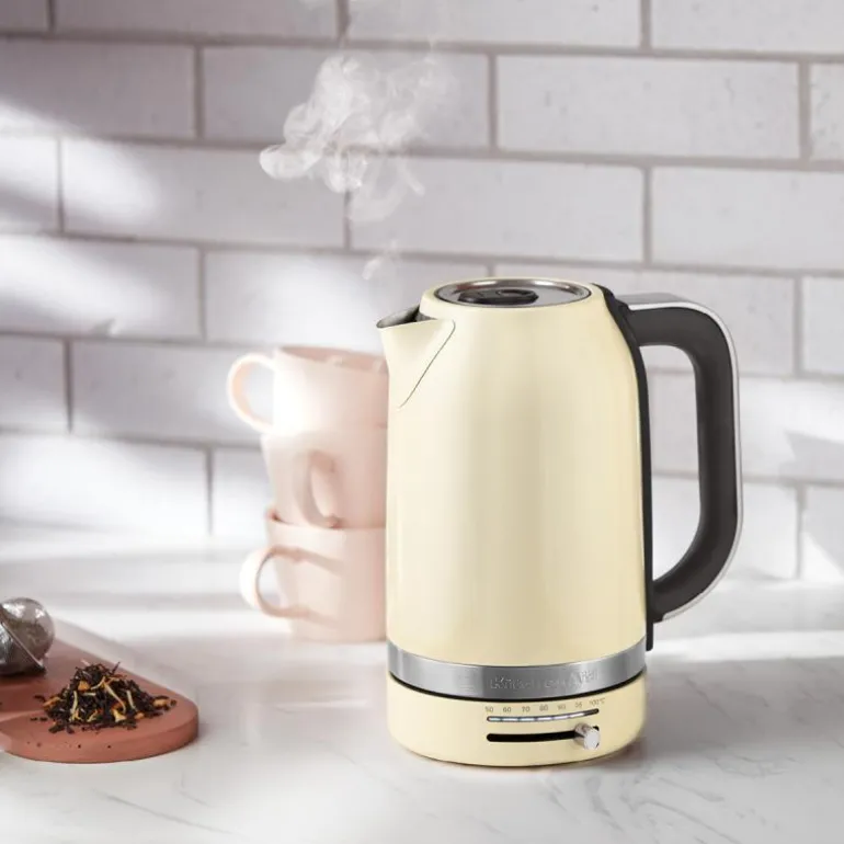 Vannkoker med termostat 5KEK1701EAC 1,7L almond cream