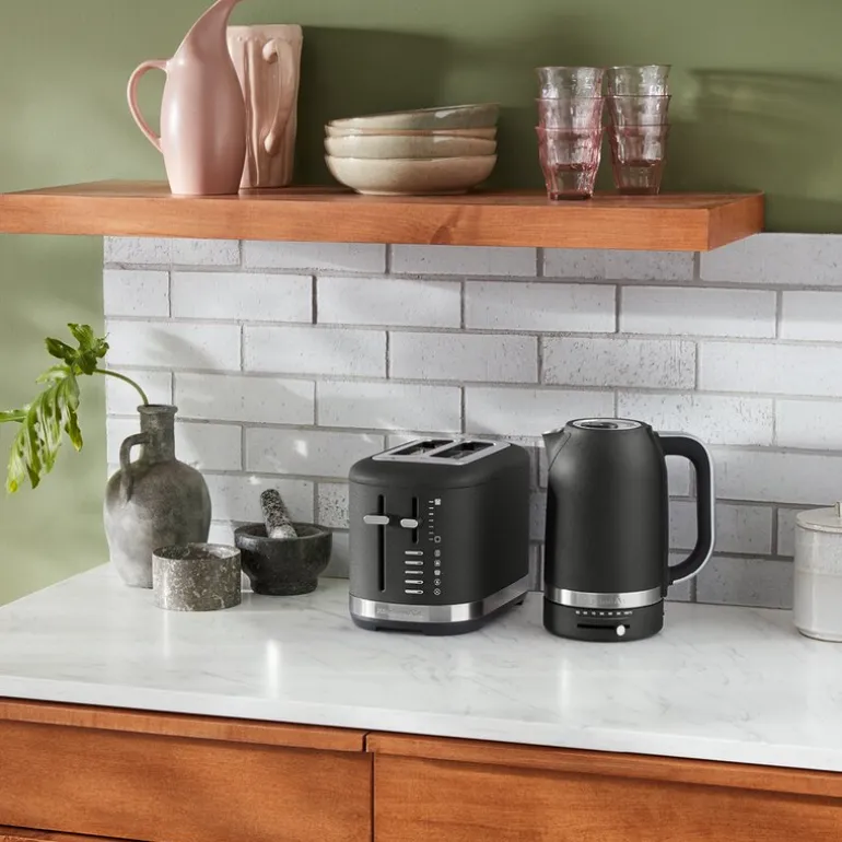 Vannkoker med termostat 5KEK1701EBK 1,7L cast iron black