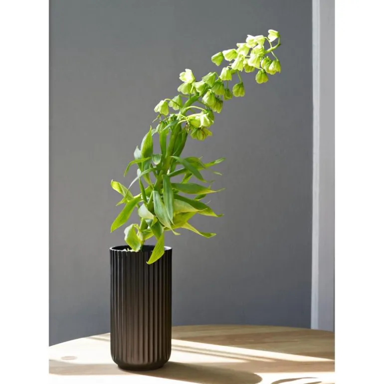 Vase i porselen 15,5 cm svart