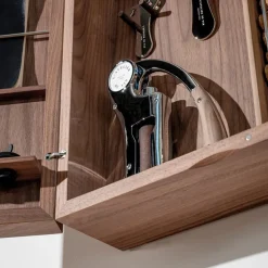 Vinsett/vinskap med vintilbehør Cabinet d'Oeno Curiosités